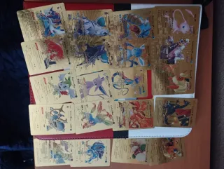 Álbum y cartas Pokémon doradas