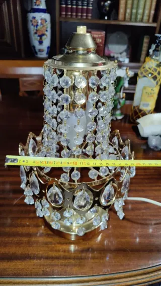 Lámpara de mesa de cristal y metal dorada