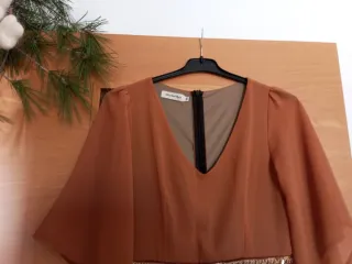 Mono mujer marrón y negro