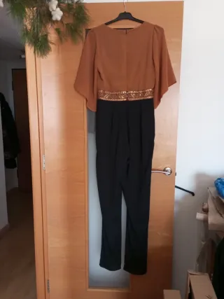 Mono mujer marrón y negro