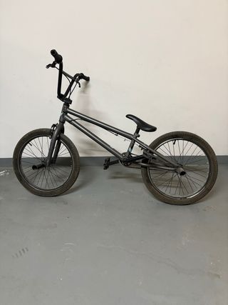 Bicicleta Monty BMX en buen estado