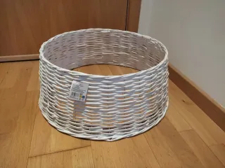 Pie de árbol de mimbre blanco