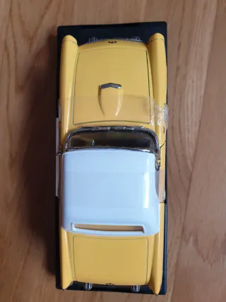 Ford Thunderbird 1955 Amarillo 1:24
