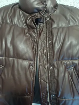 Cazadora acolchada de Zara.