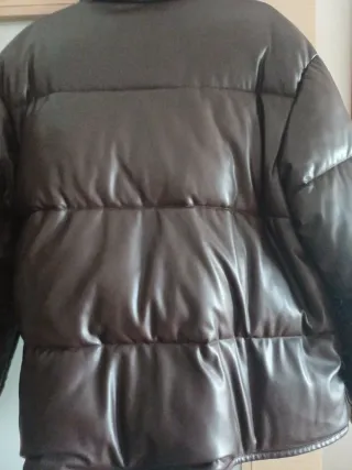 Cazadora acolchada de Zara.