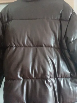 Cazadora acolchada de Zara.