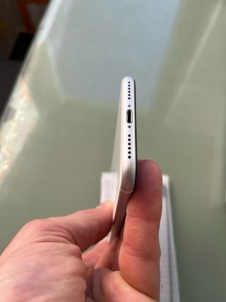 iPhone SE 2020 Blanco + Accesorios