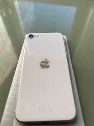 iPhone SE 2020 Blanco + Accesorios