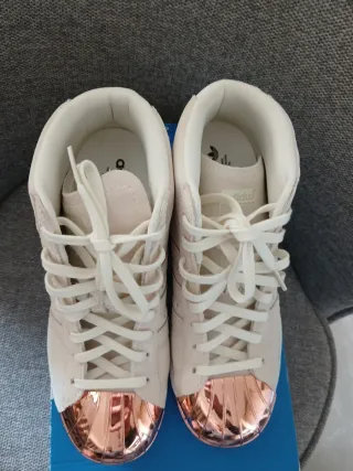 Adidas Superstar  Beige/Oro Talla...