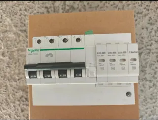 Schneider Electric Limitador Sobretensiones