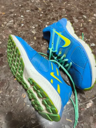 Zapatillas Nike Azules y Verdes