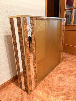 Cubreradiador de metal