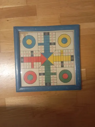 Antiguo tablero de parchís