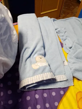Se vende ropa de cuna