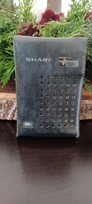 Radio Sharp AM Solid State Portátil