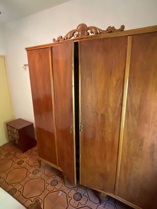 Armario ropero antiguo de madera
