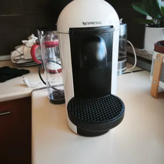 Máquina de café Nespresso bege