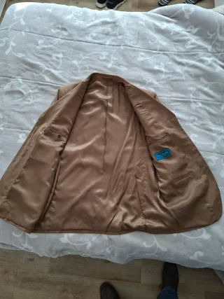 Traje de hombre marrón