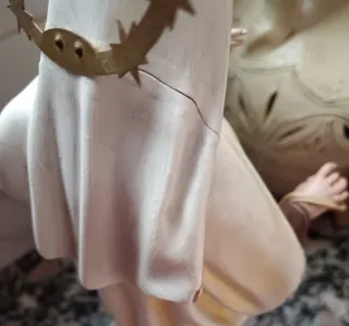 Virgen del Carmen preciosa figura tiene una fisua