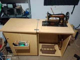 Máquina de coser Singer antigua