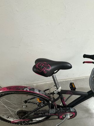 Bicicleta infantil grande con cesta