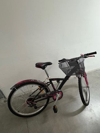 Bicicleta infantil grande con cesta