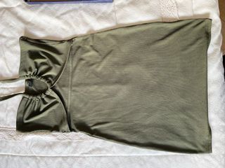 Vestido verde corto con tirantes