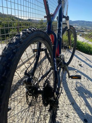 Bicicleta de Montaña BH Negra y Roja