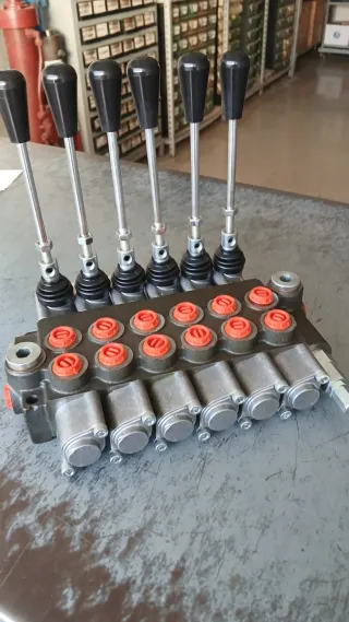 Distributore idraulico 6 leve 3/8 Doppio effetto