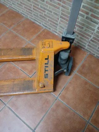 Transpaleta manual naranja