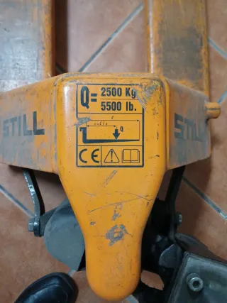 Transpaleta manual naranja