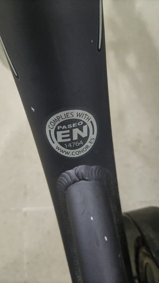 Bicicleta de paseo Conor con cesta