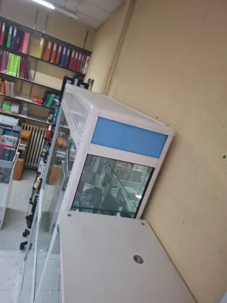 Vitrina expositora cristal con luz