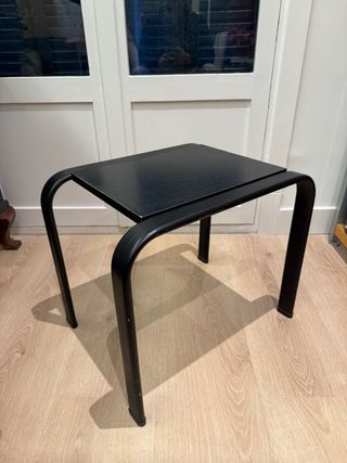 Set de 2 mesas de cama o auxiliares La Oca negras.