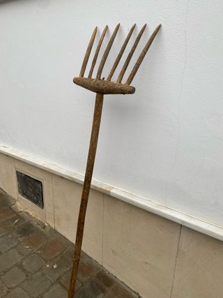 Horca antigua de madera decorativa