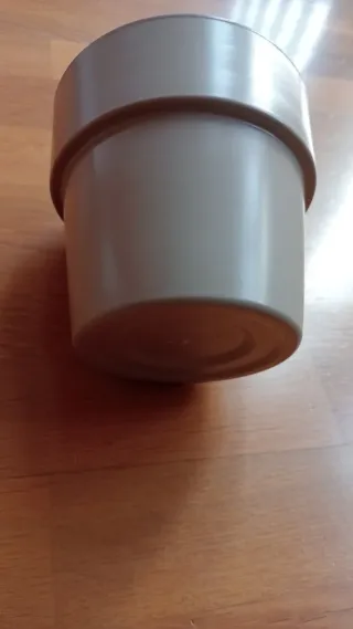 Macetero beige de barro