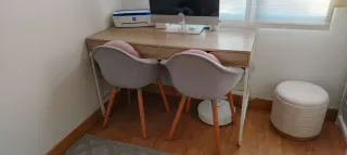 Escritorio de madera y metal