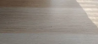 Escritorio de madera y metal