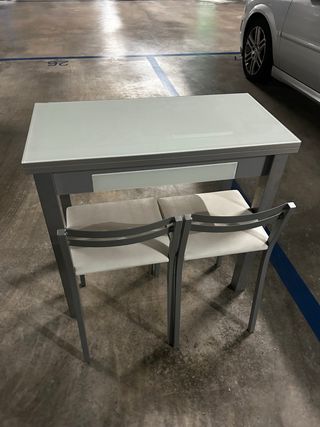 Mesa de cocina con 2 sillas