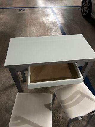 Mesa de cocina con 2 sillas