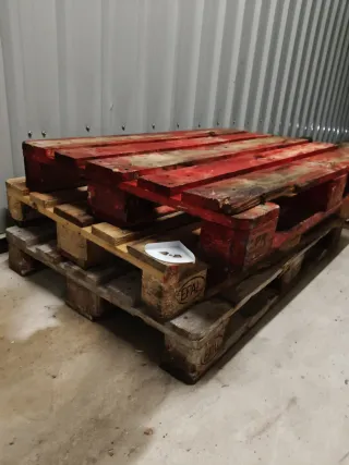 Palets de madera( 6 € unidad)