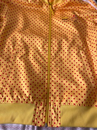 Chaqueta Adidas Pharrell Williams Lunares Amarilla