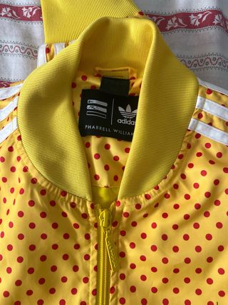 Chaqueta Adidas Pharrell Williams Lunares Amarilla