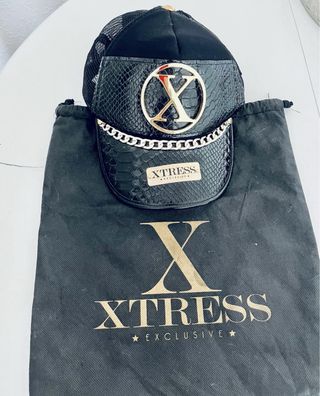 Gorra XTRESS Negra y Dorada Unisex Nueva,