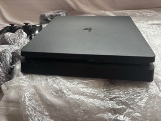 PS4 Slim Negra + Mando y Cables