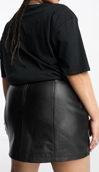 Falda cuero negra con cinturón T. 52-54