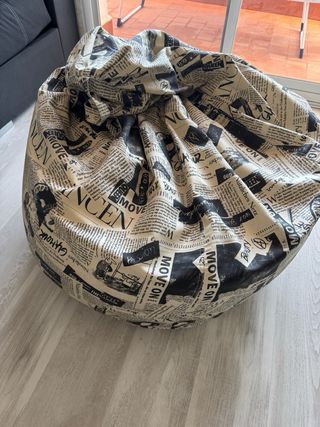 Puff pera XL estampado periódico