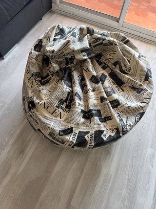 Puff pera XL estampado periódico