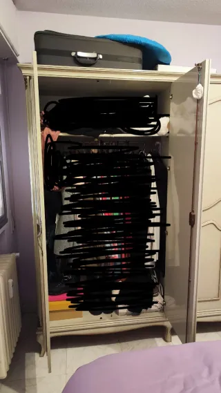 Armario y mueble tocador con espejo