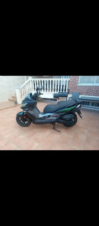 Kawasaki J125 Scooter